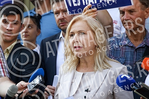 The parliamentary group Serbian Movement Dveri - Patriotic Block in the Assembly of Belgrade held a press conference in front of the Assembly of Belgrade. Odbornicka grupa Srpski pokret Dveri - Patriotski blok u Skupstini Beograda odrzala je konfer