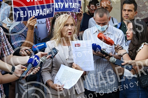 The parliamentary group Serbian Movement Dveri - Patriotic Block in the Assembly of Belgrade held a press conference in front of the Assembly of Belgrade. Odbornicka grupa Srpski pokret Dveri - Patriotski blok u Skupstini Beograda odrzala je konfer