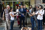 The parliamentary group of the People's Party in the Assembly of Belgrade held a press conference in front of the Assembly of Belgrade.Odbornicka grupa Narodne stranke u Skupstini Beograda odrzala je konferencija za medije ispred Skupstine Beograda