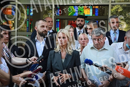 The parliamentary group United (SSP, PSG, Preokret, Sloga) held a media conference in front of the Belgrade Assembly.Odbornicka grupa Ujedinjeni (SSP, PSG, Preokret, Sloga) odrzala je konferenciju za medije ispred Skupstine Beograda.
