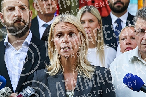 The parliamentary group United (SSP, PSG, Preokret, Sloga) held a media conference in front of the Belgrade Assembly.Odbornicka grupa Ujedinjeni (SSP, PSG, Preokret, Sloga) odrzala je konferenciju za medije ispred Skupstine Beograda.