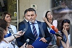 The parliamentary group of the People's Party in the Assembly of Belgrade held a press conference in front of the Assembly of Belgrade.Odbornicka grupa Narodne stranke u Skupstini Beograda odrzala je konferencija za medije ispred Skupstine Beograda