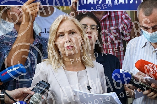 The parliamentary group Serbian Movement Dveri - Patriotic Block in the Assembly of Belgrade held a press conference in front of the Assembly of Belgrade. Odbornicka grupa Srpski pokret Dveri - Patriotski blok u Skupstini Beograda odrzala je konfer