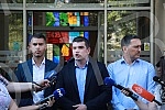 The parliamentary group of the Serbian coalition NADA (Novi DSS, POKS) held a press conference in front of the Belgrade Assembly. Odbornicka grupa Srpske koalicije NADA (Novi DSS, POKS) odrzala je konferenciju za medije ispred Skupstine Beograda.