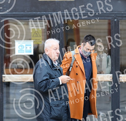 Awarding the prize to the winners of the competition THE BEST HOLE (Belgrade) of the city, which was organized by Nije Filozofski cutati, NIN, NewsNet, Marko Zvak and Ne davimo Beograd.Dodela nagrade pobednicima konkursa NAJ RUPA (Beo)grada koji su
