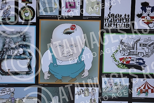 Awarding the prize to the winners of the competition THE BEST HOLE (Belgrade) of the city, which was organized by Nije Filozofski cutati, NIN, NewsNet, Marko Zvak and Ne davimo Beograd.Dodela nagrade pobednicima konkursa NAJ RUPA (Beo)grada koji su