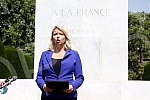 The Mayor of Belgrade, Zoran Radojicic, the Minister of Labor, Employment, Veterans and Social Affairs, Darija Kisic Tepavcevic, and the Ambassador of France to Serbia, Zan-Louis Falconi, laid wreaths at the Monument of Gratitude to France on the occ