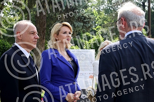 The Mayor of Belgrade, Zoran Radojicic, the Minister of Labor, Employment, Veterans and Social Affairs, Darija Kisic Tepavcevic, and the Ambassador of France to Serbia, Zan-Louis Falconi, laid wreaths at the Monument of Gratitude to France on the occ