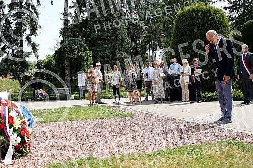 The Mayor of Belgrade, Zoran Radojicic, the Minister of Labor, Employment, Veterans and Social Affairs, Darija Kisic Tepavcevic, and the Ambassador of France to Serbia, Zan-Louis Falconi, laid wreaths at the Monument of Gratitude to France on the occ