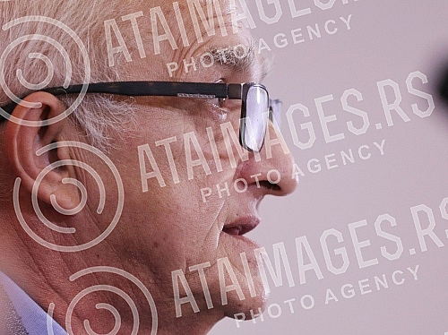 A press conference on the occasion of the civic petition for the pardon of war hero Zvezdan Jovanovic was held at the Media Center.Konferencija za medije povodom gradjanske peticije za pomilovanje ratnog heroja Zvezdana Jovanovica odrzana je u Medi