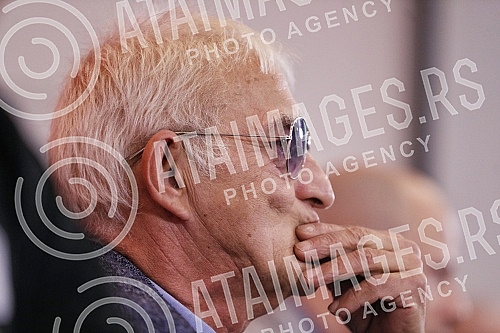 A press conference on the occasion of the civic petition for the pardon of war hero Zvezdan Jovanovic was held at the Media Center.Konferencija za medije povodom gradjanske peticije za pomilovanje ratnog heroja Zvezdana Jovanovica odrzana je u Medi