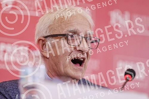 A press conference on the occasion of the civic petition for the pardon of war hero Zvezdan Jovanovic was held at the Media Center.Konferencija za medije povodom gradjanske peticije za pomilovanje ratnog heroja Zvezdana Jovanovica odrzana je u Medi
