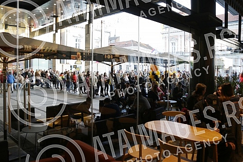 The first Coffee Shop Starbucks opened in Belgrade - Serbia.Prva radnja Starbaks otvoren u Beogradu - Srbiji.