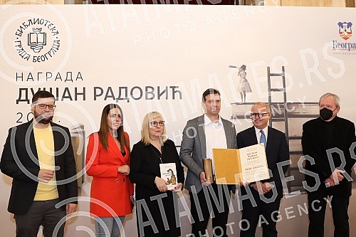 The ceremonial awarding of the newly established Dusan Radovic Award for Literature for Children and Youth was held in the Ceremonial Hall of the Belgrade City Assembly, organized by the Belgrade City Library.U Svecanoj sali Skupstine grada Beograd