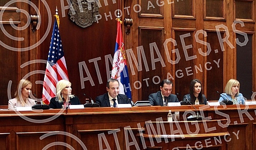 In the small hall of the House of the National Assembly, a conference was held on the topic: National research on the factors that contribute to the effect of the glass ceiling for women in business.U maloj sali Doma Narodne skupstine odrzana je ko