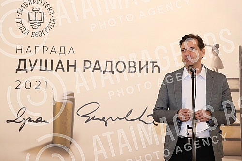 The ceremonial awarding of the newly established Dusan Radovic Award for Literature for Children and Youth was held in the Ceremonial Hall of the Belgrade City Assembly, organized by the Belgrade City Library.U Svecanoj sali Skupstine grada Beograd