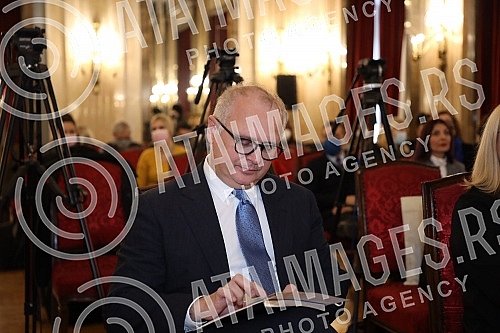 The ceremonial awarding of the newly established Dusan Radovic Award for Literature for Children and Youth was held in the Ceremonial Hall of the Belgrade City Assembly, organized by the Belgrade City Library.U Svecanoj sali Skupstine grada Beograd