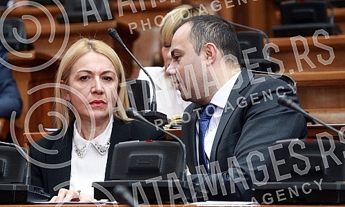 At the request of 237 deputies, the President of the National Assembly of the Republic of Serbia, Ivica Dacic, convened the Seventeenth Extraordinary Session in the Twelfth Convocation. Predsednik Narodne skupstine Republike Srbije Ivica Dacic sazv