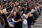 raduates of nis secondary vocational schools and grammar schoolsdanced the traditional Prom at the King of Milan Square at noon to the sounds of waltzes, which symbolically ended their schooling.Maturanti niskih srednjih strucnih skola i gimnazija 