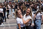 raduates of nis secondary vocational schools and grammar schoolsdanced the traditional Prom at the King of Milan Square at noon to the sounds of waltzes, which symbolically ended their schooling.Maturanti niskih srednjih strucnih skola i gimnazija 