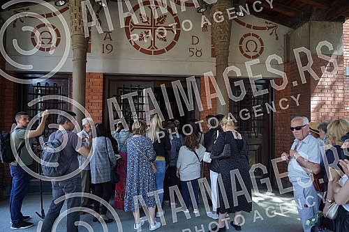 The coffin with the body of Matej Peris arrived at the church of St. Anthony, where it will be exhibited, citizens who came to say goodbye to him are slowly arriving, and at 5 pm there will be a funeral led by Belgrade Archbishop Stanislav Hocevar.