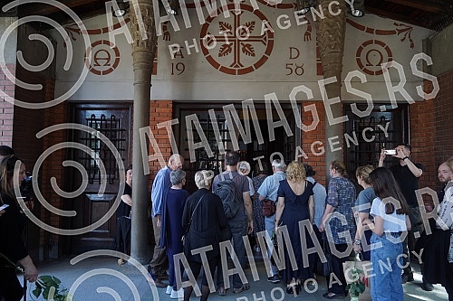 The coffin with the body of Matej Peris arrived at the church of St. Anthony, where it will be exhibited, citizens who came to say goodbye to him are slowly arriving, and at 5 pm there will be a funeral led by Belgrade Archbishop Stanislav Hocevar.