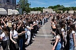 raduates of nis secondary vocational schools and grammar schoolsdanced the traditional Prom at the King of Milan Square at noon to the sounds of waltzes, which symbolically ended their schooling.Maturanti niskih srednjih strucnih skola i gimnazija 