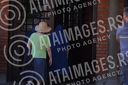 The coffin with the body of Matej Peris arrived at the church of St. Anthony, where it will be exhibited, citizens who came to say goodbye to him are slowly arriving, and at 5 pm there will be a funeral led by Belgrade Archbishop Stanislav Hocevar.