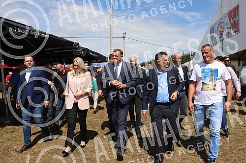 This year's Kocic Choir began on August 26 in Banja Luka, and ended today in the writer's hometown of Stricici in Manjaca, where a formal academy was held and the presentation of the Kocic Award.Ovogodisnji Kocicev zbor poceo je 26. avgusta u Banjo