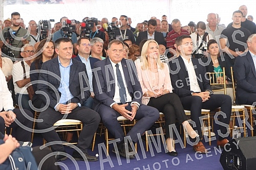 This year's Kocic Choir began on August 26 in Banja Luka, and ended today in the writer's hometown of Stricici in Manjaca, where a formal academy was held and the presentation of the Kocic Award.Ovogodisnji Kocicev zbor poceo je 26. avgusta u Banjo