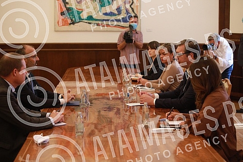 In the Presidency of Serbia, President Aleksandar Vucic met with the Head of the EU Delegation to Serbia, Sem Fabrizi. U Predsednistvu Srbije predsednik Aleksandar Vucic sastao se sa sefom Delegacije EU u Srbiji Semom Fabricijem