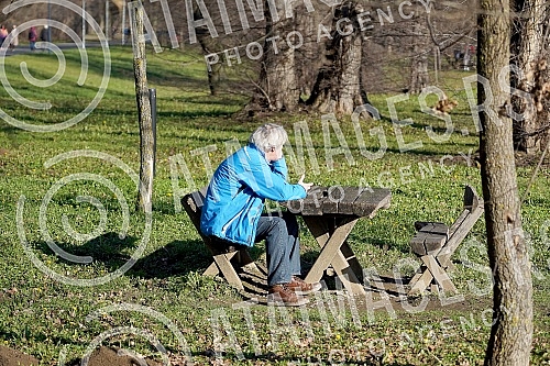 A large number of citizens enjoyed a beautiful sunny day on Ada Ciganlija on the first day of 2021. Veliki broj gradjana uzivao je u predivnom suncanom danu na Adi Ciganliji prvog dana 2021. godine.