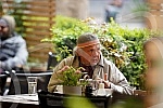 Actor Zijah Sokolovic drinks coffee in the garden of the Sumatovac restaurant despite the cold weather.Glumac Zijah Sokolovic uprkos prohladnom vremenu u basti restorana Sumatovac pije kafu.