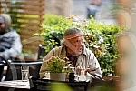 Actor Zijah Sokolovic drinks coffee in the garden of the Sumatovac restaurant despite the cold weather.Glumac Zijah Sokolovic uprkos prohladnom vremenu u basti restorana Sumatovac pije kafu.