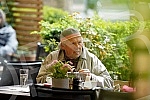 Actor Zijah Sokolovic drinks coffee in the garden of the Sumatovac restaurant despite the cold weather.Glumac Zijah Sokolovic uprkos prohladnom vremenu u basti restorana Sumatovac pije kafu.