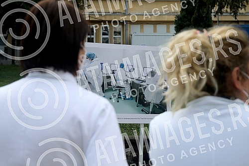 The President of the Republic of Serbia, Aleksandar Vucic, visited the Torlak Institute of Virology and Serums and presented the AstraZeneca vaccine for the Republika Srpska to the Chairman of the Presidency of Bosnia and Herzegovina, Milorad Dodik.