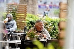 Actor Zijah Sokolovic drinks coffee in the garden of the Sumatovac restaurant despite the cold weather.Glumac Zijah Sokolovic uprkos prohladnom vremenu u basti restorana Sumatovac pije kafu.