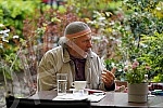 Actor Zijah Sokolovic drinks coffee in the garden of the Sumatovac restaurant despite the cold weather.Glumac Zijah Sokolovic uprkos prohladnom vremenu u basti restorana Sumatovac pije kafu.