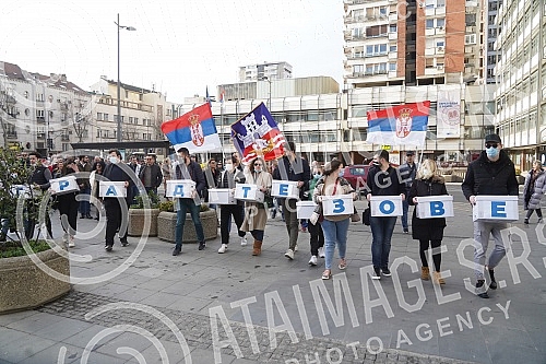 The Coalition of the United Serbia handed over to the City Election Commission the list of Vladeta Jankovic - United for the Victory of Belgrade and the signatures of support for that list for the Belgrade elections. Koalicija Ujedinjena Srbija pre
