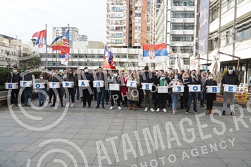 The Coalition of the United Serbia handed over to the City Election Commission the list of Vladeta Jankovic - United for the Victory of Belgrade and the signatures of support for that list for the Belgrade elections. Koalicija Ujedinjena Srbija pre