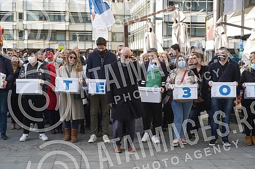 The Coalition of the United Serbia handed over to the City Election Commission the list of Vladeta Jankovic - United for the Victory of Belgrade and the signatures of support for that list for the Belgrade elections. Koalicija Ujedinjena Srbija pre