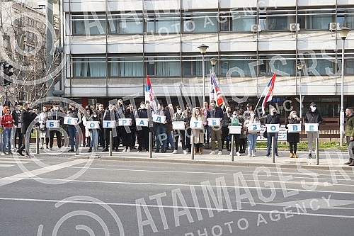 The Coalition of the United Serbia handed over to the City Election Commission the list of Vladeta Jankovic - United for the Victory of Belgrade and the signatures of support for that list for the Belgrade elections. Koalicija Ujedinjena Srbija pre