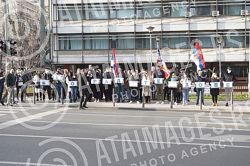 The Coalition of the United Serbia handed over to the City Election Commission the list of Vladeta Jankovic - United for the Victory of Belgrade and the signatures of support for that list for the Belgrade elections. Koalicija Ujedinjena Srbija pre