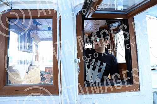 In anticipation of the scheduled concerts of Ace Pejovic on Tas, the singer organized an afternoon river cruise for the media.U susret zakazanim koncertima Ace Pejovica na Tasu, pevac je organizoavo popodnevno krstarenje rekom Savom za medije.