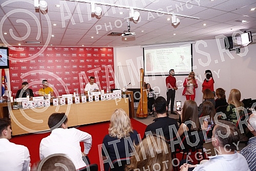 Promotion of the book of poetry Sapat andjela by Snezana Teodoropoulos was held at the UNS press center.Promocija knjige poezije Sapat andjela Snezana Teodoropulos odrzana je u press centru UNS-a.