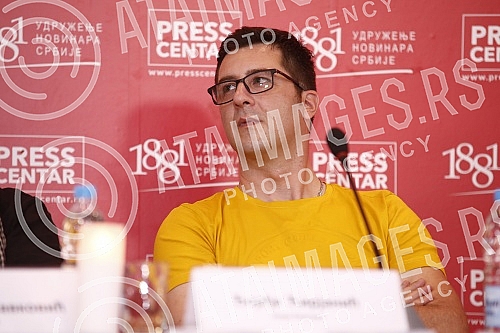 Promotion of the book of poetry Sapat andjela by Snezana Teodoropoulos was held at the UNS press center.Promocija knjige poezije Sapat andjela Snezana Teodoropulos odrzana je u press centru UNS-a.