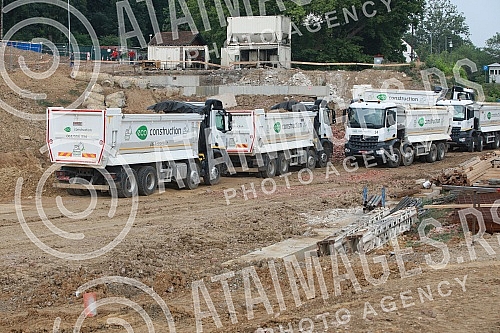  Serbian President Aleksandar Vucic and European Commissioner for Enlargement Olivér Várhelyi visited the works on the construction of the University Children's Clinic 