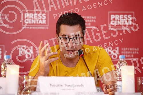 Promotion of the book of poetry Sapat andjela by Snezana Teodoropoulos was held at the UNS press center.Promocija knjige poezije Sapat andjela Snezana Teodoropulos odrzana je u press centru UNS-a.