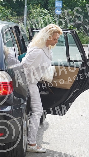 Miljana Kulic and her mother Marija Kulic came for an examination at the Banjica Institute of Orthopedics.Miljana Kulic je sa majkom Marijom Kulic dosla na pregled u Institut za ortopediju Banjica