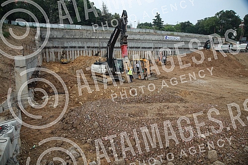  Serbian President Aleksandar Vucic and European Commissioner for Enlargement Olivér Várhelyi visited the works on the construction of the University Children's Clinic 